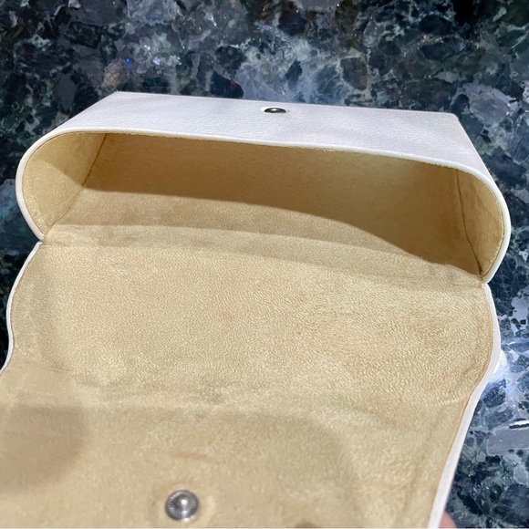 Michael Kors case Eyeglass white - Picture 3 of 8